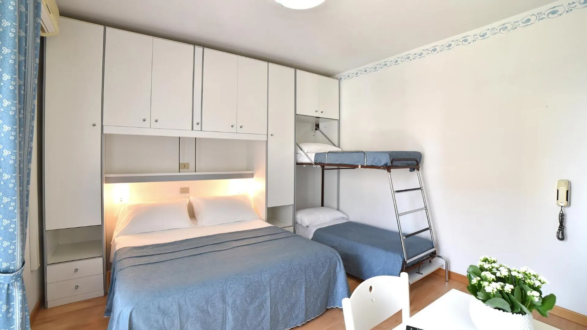 Hotel Laurin Lido di Jesolo 3*,  Italien