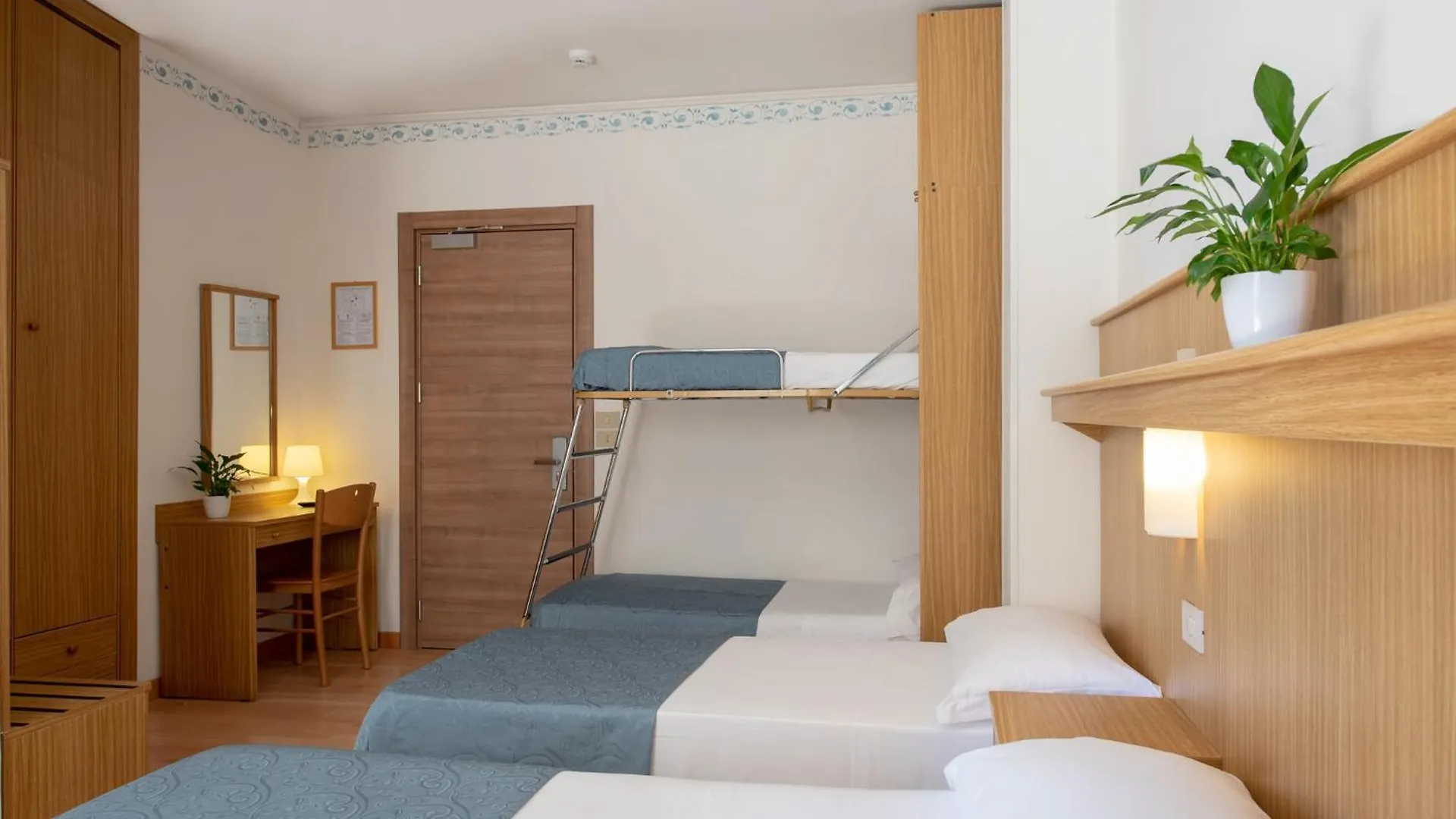 Hotel Laurin Lido di Jesolo 3*,  Italy